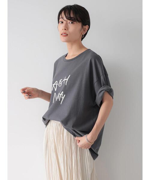 AMERICAN HOLIC（アメリカンホリック）の「ロゴカットプルオーバー（Tシャツ/カットソー・レディース・チャコールグレー/ブルー/アイボリー/オフホワイト・L/M）」の5枚目の写真