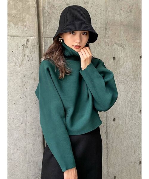 EMODA(エモダ)の「ワイドネックショートニット(ニット/セーター・レディース・アイボリー/ブラック/グリーン/マスタード・FREE)」の3枚目の写真