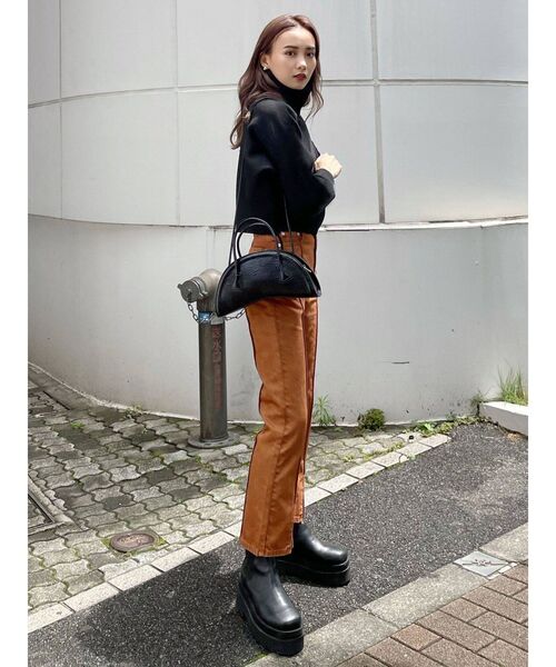 EMODA(エモダ)の「ワイドネックショートニット(ニット/セーター・レディース・アイボリー/ブラック/グリーン/マスタード・FREE)」の9枚目の写真