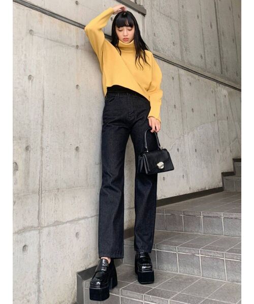 EMODA(エモダ)の「ワイドネックショートニット(ニット/セーター・レディース・アイボリー/ブラック/グリーン/マスタード・FREE)」の11枚目の写真