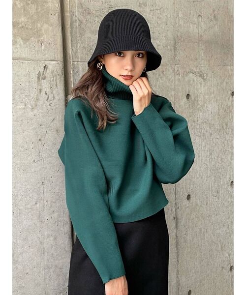 EMODA(エモダ)の「ワイドネックショートニット(ニット/セーター・レディース・アイボリー/ブラック/グリーン/マスタード・FREE)」の6枚目の写真