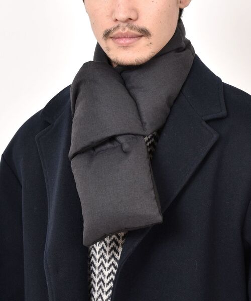 TAION（タイオン）の「SHIPS: LIMONTA EAST ダウン マフラー（マフラー・メンズ・チャコールグレー/ネイビー/グレー/ブルー・ONE SIZE）」の2枚目の写真