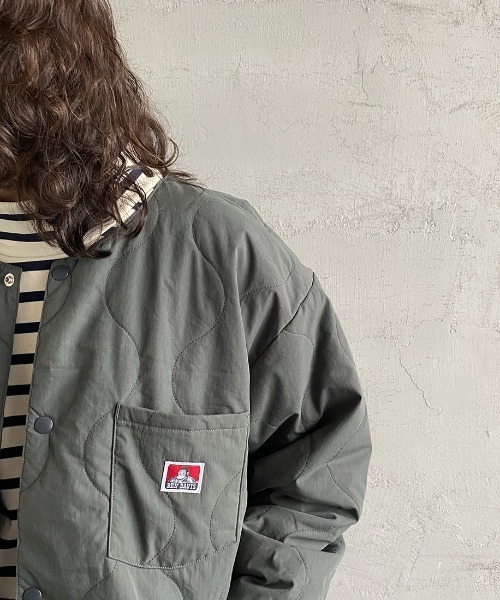 BEN DAVIS（ベンデイビス）の「[BEN DAVIS/ベンデイビス] ノーカラーキルティングジャケット（ミリタリージャケット・レディース・ブラック/カーキ・M/L/XL）」の4枚目の写真