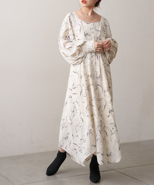 Chico（チコ）の「ラインフラワーイレヘムロングワンピース（ワンピース・レディース・ブラック/グリーン/アイボリー・FREE）」の2枚目の写真