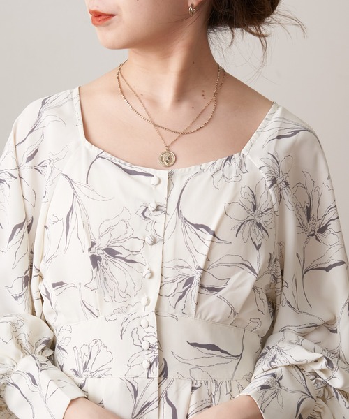 Chico（チコ）の「ラインフラワーイレヘムロングワンピース（ワンピース・レディース・ブラック/グリーン/アイボリー・FREE）」の6枚目の写真