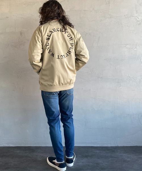 The Endless Summer（エンドレスサマー）の「[THE ENDLESS SUMMER/エンドレスサマー] 別注 ワンポイントBUHIワッペン バックプリントジャケット（ブルゾン・レディース・ブラック/ベージュ・M/L）」の8枚目の写真