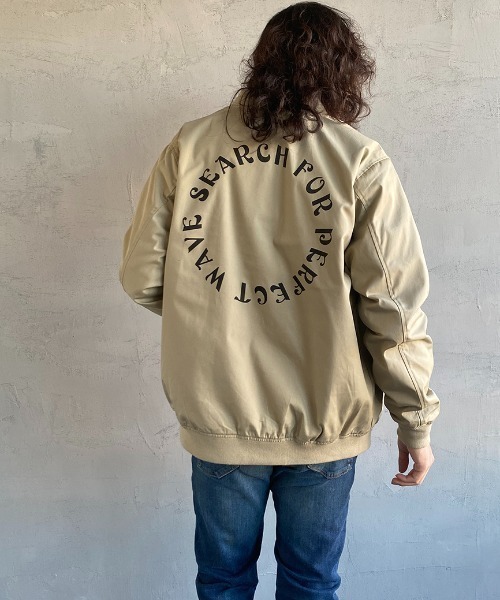 The Endless Summer（エンドレスサマー）の「[THE ENDLESS SUMMER/エンドレスサマー] 別注 ワンポイントBUHIワッペン バックプリントジャケット（ブルゾン・レディース・ブラック/ベージュ・M/L）」の22枚目の写真