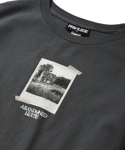 PRIVILEGE（プリビレッジ）の「プリビレッジ [PRIVILEGE] - アバンドン ハウス グラフィック ロングスリーブ 長袖 Tシャツ [ABANDONED HOUSE L/S TEE]（Tシャツ/カットソー・メンズ・ライトブルー/ブラック/チャコールグレー・XX-LARGE/MEDIUM/X-LARGE/LARGE）」の5枚目の写真