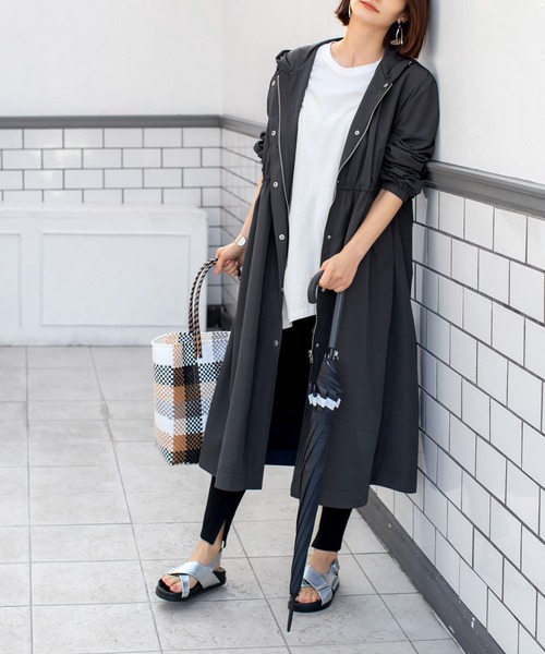 STYLE DELI（スタイルデリ）の「晴雨兼用フード付きレインコート（その他アウター・レディース・スミクロ/ベージュ系その他・FREE）」の2枚目の写真