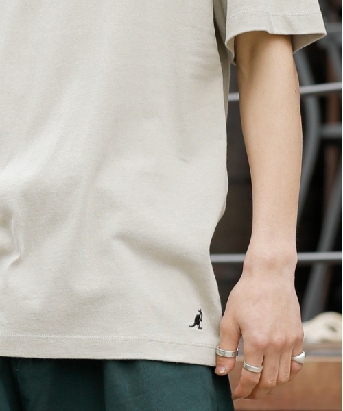 KANGOL(カンゴール)の「KANGOL × A.S.M コラボ 16/- USAコットン オーバーサイズ ロゴ 刺繍 半袖 Tシャツ(Tシャツ/カットソー・メンズ・サックスブルー/ブラック/ブラック系その他/ベージュ/スモークピンク/ホワイト/グレイッシュベージュ/ブラック×ホワイト/ホワイト×ブラック・48/50/52)」の20枚目の写真