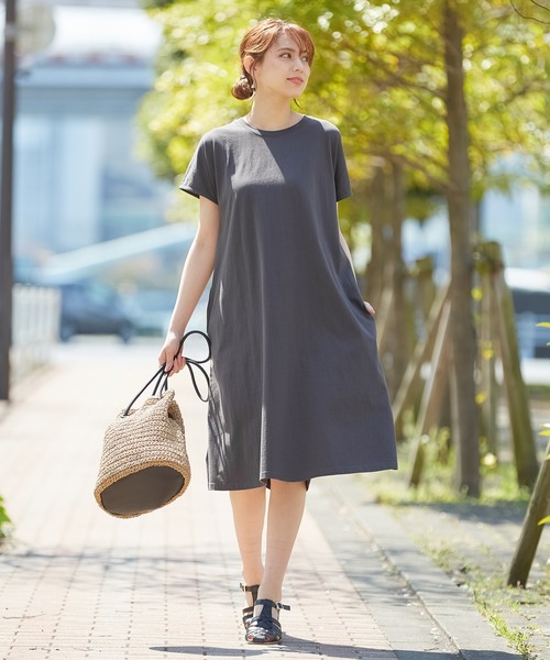 Honeys（ハニーズ）の「ＡラインＴシャツワンピ（ワンピース・レディース・ブラック/ダークグリーン/レッド系その他/スミクロ/ライトベージュ・LL/M/L）」の3枚目の写真