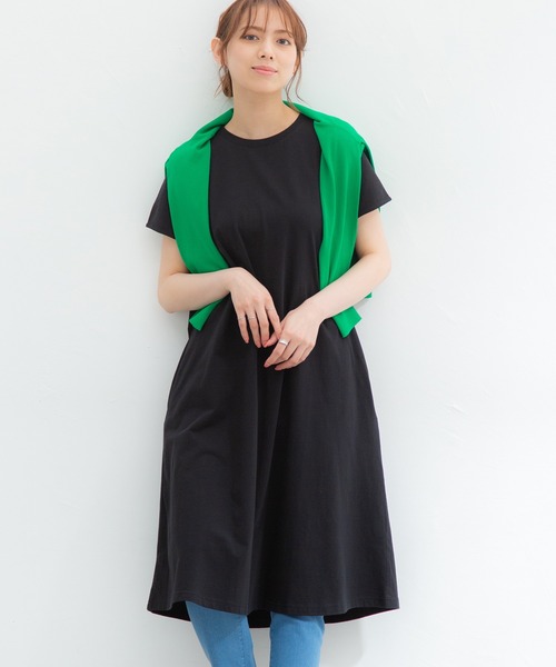 Honeys（ハニーズ）の「ＡラインＴシャツワンピ（ワンピース・レディース・ブラック/ダークグリーン/レッド系その他/スミクロ/ライトベージュ・LL/M/L）」の2枚目の写真