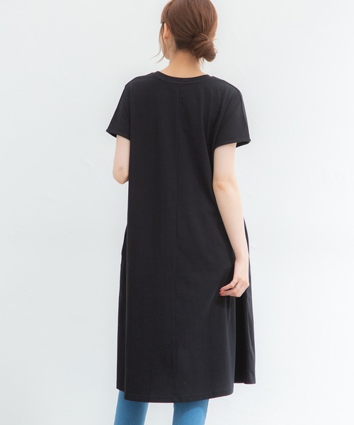 Honeys（ハニーズ）の「ＡラインＴシャツワンピ（ワンピース・レディース・ブラック/ダークグリーン/レッド系その他/スミクロ/ライトベージュ・LL/M/L）」の8枚目の写真