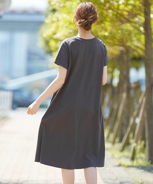 Honeys（ハニーズ）の「ＡラインＴシャツワンピ（ワンピース・レディース・ブラック/ダークグリーン/レッド系その他/スミクロ/ライトベージュ・LL/M/L）」の15枚目の写真