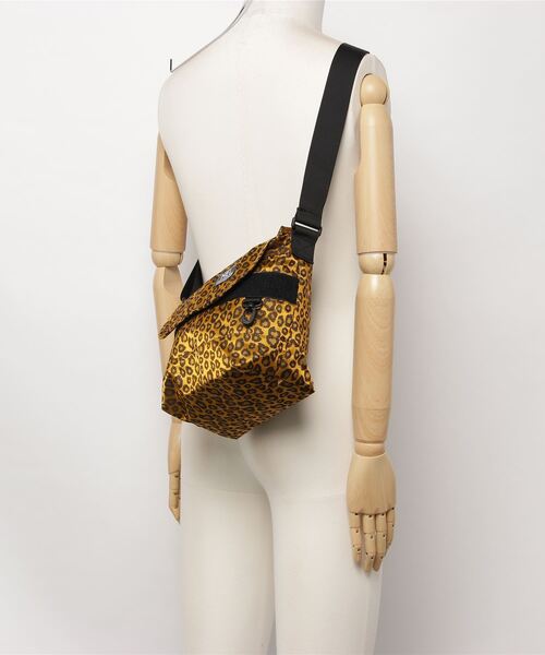 MEI（メイ）の「【 MEI / メイ 】MEI-000-1935021 LEOPARD MINI MESSENGER（メッセンジャーバッグ・レディース・ブラウン・FREE）」の3枚目の写真