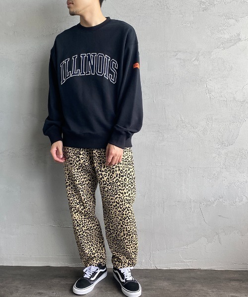 UNIVERSAL OVERALL（ユニバーサルオーバーオール）の「【men's FUDGE1月号掲載】[UNIVERSAL OVERALL/ユニバーサルオーバーオール] 別注 カレッジロゴスウェット（スウェット・レディース・ブラック/グレー/オレンジ・S/M/L）」の10枚目の写真