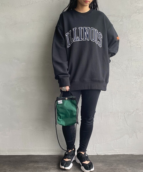 UNIVERSAL OVERALL（ユニバーサルオーバーオール）の「【men's FUDGE1月号掲載】[UNIVERSAL OVERALL/ユニバーサルオーバーオール] 別注 カレッジロゴスウェット（スウェット・レディース・ブラック/グレー/オレンジ・S/M/L）」の15枚目の写真