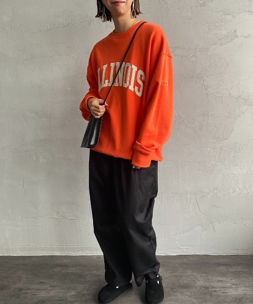 UNIVERSAL OVERALL（ユニバーサルオーバーオール）の「【men's FUDGE1月号掲載】[UNIVERSAL OVERALL/ユニバーサルオーバーオール] 別注 カレッジロゴスウェット（スウェット・レディース・ブラック/グレー/オレンジ・S/M/L）」の20枚目の写真