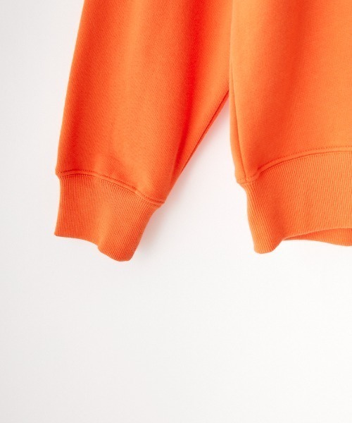 UNIVERSAL OVERALL（ユニバーサルオーバーオール）の「【men's FUDGE1月号掲載】[UNIVERSAL OVERALL/ユニバーサルオーバーオール] 別注 カレッジロゴスウェット（スウェット・レディース・ブラック/グレー/オレンジ・S/M/L）」の22枚目の写真