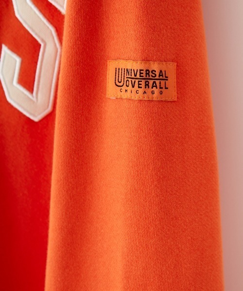 UNIVERSAL OVERALL（ユニバーサルオーバーオール）の「【men's FUDGE1月号掲載】[UNIVERSAL OVERALL/ユニバーサルオーバーオール] 別注 カレッジロゴスウェット（スウェット・レディース・ブラック/グレー/オレンジ・S/M/L）」の9枚目の写真
