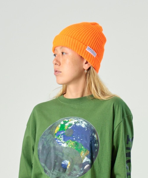 BEAVER（ビーバー）の「BACANCES ALL INCLUSIVE/バカンスオールインクルーシブ　BC  KNIT CAP SPECE LOGO（ニットキャップ/ビーニー・メンズ・ブラック/オレンジ・FREE）」の2枚目の写真