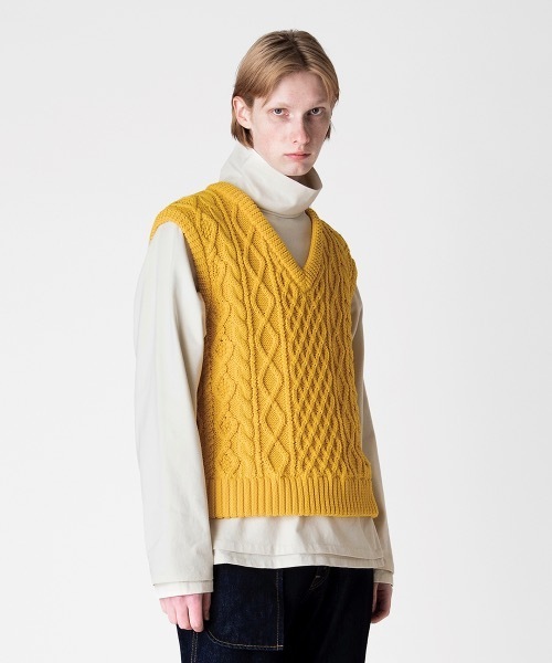FORSOMEONE（フォーサムワン）の「FORSOMEONE ARAN KNIT VEST（ベスト・メンズ・イエロー/ダークグリーン・48）」の14枚目の写真