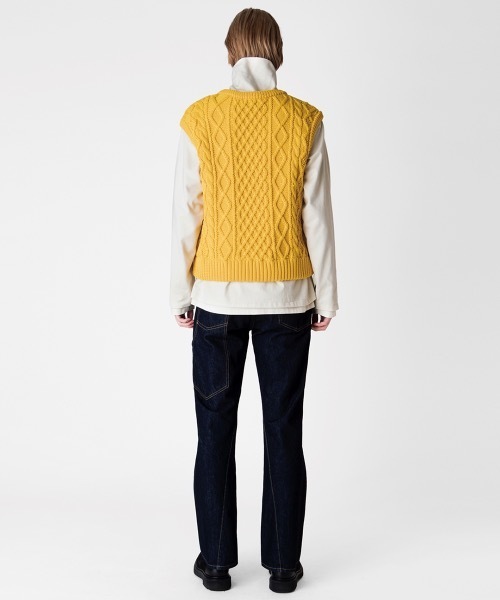 FORSOMEONE（フォーサムワン）の「FORSOMEONE ARAN KNIT VEST（ベスト・メンズ・イエロー/ダークグリーン・48）」の10枚目の写真