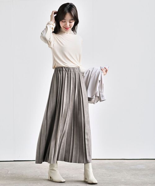 rps（アールピーエス）の「メロータートルカットソー（Tシャツ/カットソー・レディース・ブラック/グレー/アイボリー/グレイッシュブルー/ベージュ/ラベンダー/グリーン/ブルー/イエロー/オフホワイト・フリー）」の21枚目の写真