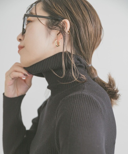 ITEMS URBANRESEARCH(アイテムズ アーバンリサーチ)の「モチモチタートルネックニット(ニット/セーター・レディース・ブラック/グレー/レッド/アイボリー・FREE)」の7枚目の写真