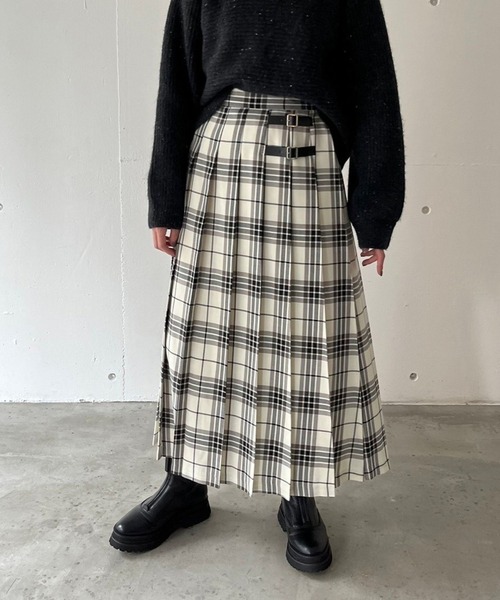 LOWRYS FARM(ローリーズファーム)の「チェックキルトスカート 170837(スカート・レディース・ホワイト/ネイビー/ブラウン・FREE)」の2枚目の写真