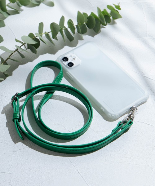 ALTROSE（アルトローズ）の「スマホショルダーストラップ [フェイクレザー]（スマホグッズ・レディース・パイソン/ベージュ/キャメル/グリーン/アイボリー/ブラック/ダークブラウン/シルバー・FREE）」の5枚目の写真