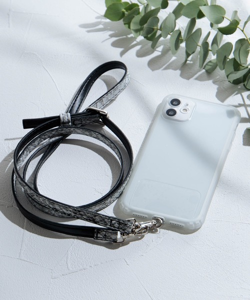 ALTROSE（アルトローズ）の「スマホショルダーストラップ [フェイクレザー]（スマホグッズ・レディース・パイソン/ベージュ/キャメル/グリーン/アイボリー/ブラック/ダークブラウン/シルバー・FREE）」の8枚目の写真