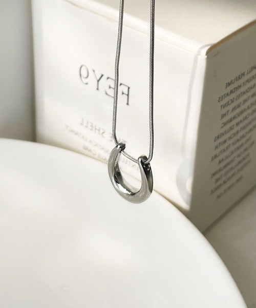 CEMONEMO（セモネモ）の「【金属アレルギー対応】 ホースシュー スネークチェーン ネックレス / サージカルステンレス316L（ネックレス・レディース・シルバー/ゴールド・FREE）」の13枚目の写真
