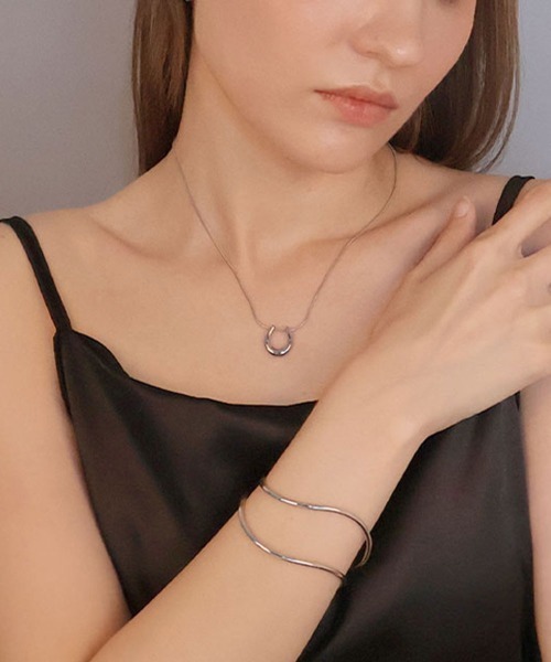 CEMONEMO（セモネモ）の「【金属アレルギー対応】 ホースシュー スネークチェーン ネックレス / サージカルステンレス316L（ネックレス・レディース・シルバー/ゴールド・FREE）」の9枚目の写真