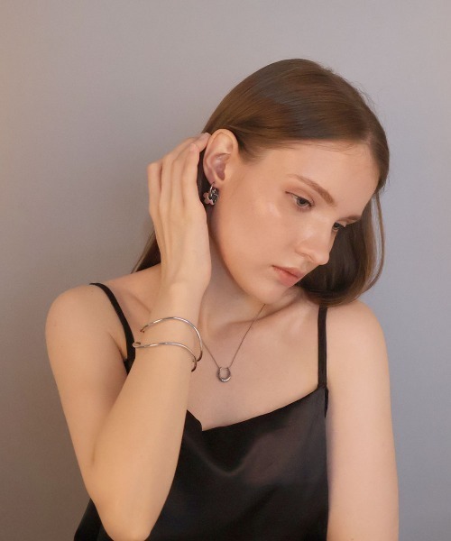 CEMONEMO（セモネモ）の「【金属アレルギー対応】 ホースシュー スネークチェーン ネックレス / サージカルステンレス316L（ネックレス・レディース・シルバー/ゴールド・FREE）」の6枚目の写真