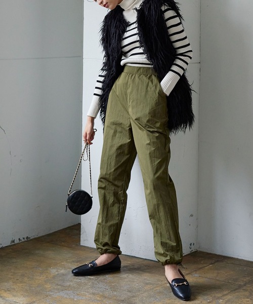 KOBE LETTUCE(コウベレタス)の「キルティングサークルチェーンバッグ(ショルダーバッグ・レディース・ブラック/アイボリー/レッド/ブラウン・FREE)」の6枚目の写真