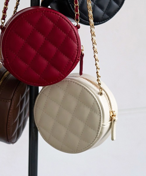 KOBE LETTUCE(コウベレタス)の「キルティングサークルチェーンバッグ(ショルダーバッグ・レディース・ブラック/アイボリー/レッド/ブラウン・FREE)」の11枚目の写真