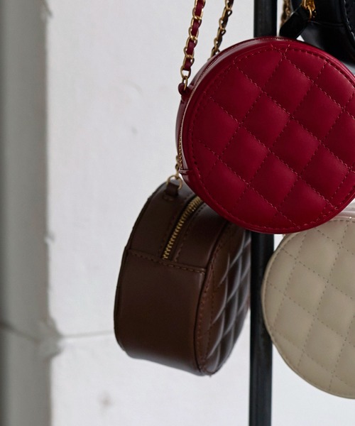 KOBE LETTUCE(コウベレタス)の「キルティングサークルチェーンバッグ(ショルダーバッグ・レディース・ブラック/アイボリー/レッド/ブラウン・FREE)」の10枚目の写真