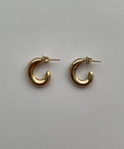 PT（ピーティ）の「Pt(ピーティー) ニュアンスフープピアス（ピアス（両耳用）・レディース・ゴールド/シルバー・ONE SIZE）」の6枚目の写真