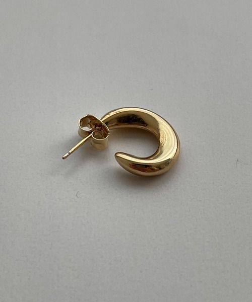 PT（ピーティ）の「Pt(ピーティー) ニュアンスフープピアス（ピアス（両耳用）・レディース・ゴールド/シルバー・ONE SIZE）」の7枚目の写真