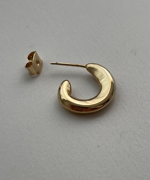 PT（ピーティ）の「Pt(ピーティー) ニュアンスフープピアス（ピアス（両耳用）・レディース・ゴールド/シルバー・ONE SIZE）」の8枚目の写真