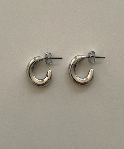 PT（ピーティ）の「Pt(ピーティー) ニュアンスフープピアス（ピアス（両耳用）・レディース・ゴールド/シルバー・ONE SIZE）」の9枚目の写真