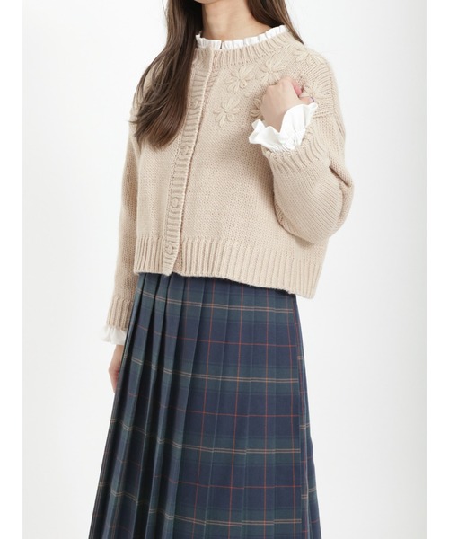 Samansa Mos2(サマンサ モスモス)の「花刺繍入りクルーカーディガン(カーディガン/ボレロ・レディース・ブラック/グリーン/モカ/ベージュ・フリ-)」の3枚目の写真