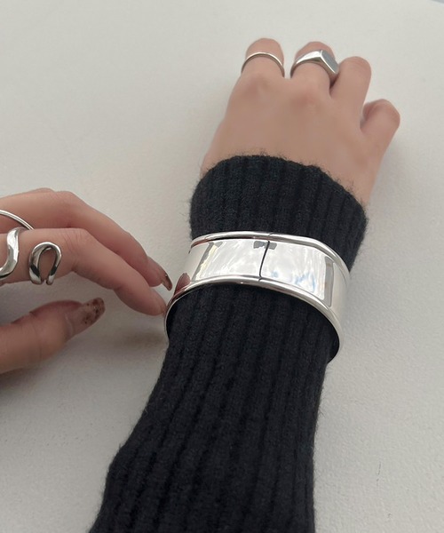 apres jour mignon（アプレジュールミニョン）の「【apresjour mignon×ARIAZ】ワイドバングル（バングル/リストバンド・レディース・シルバー/ゴールド・ONESIZE）」の2枚目の写真