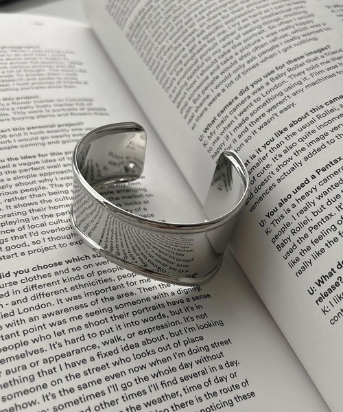 apres jour mignon（アプレジュールミニョン）の「【apresjour mignon×ARIAZ】ワイドバングル（バングル/リストバンド・レディース・シルバー/ゴールド・ONESIZE）」の3枚目の写真