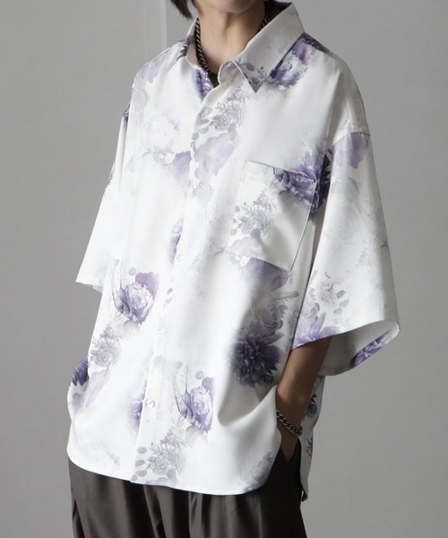 welise(ウェライズ)の「【welise/ウェライズ】リッチドレープスムース 総柄 ハーフスリーブ オーバーサイズシャツ(シャツ/ブラウス・メンズ・ブラウン系その他3/ホワイト系その他/グレー系その他2/ブラック系その他/ブラウン系その他2/ブラック系その他2/ブラック×レッド/ブラウン系その他/グレー系その他/ブラック系その他3/ホワイト系その他2/ブラック×グレー/ブラウン系その他4/ホワイト系その他3/ブラウン系その他5/ブラウン系その他6/ブラック×ブルー/ブラック系その他4・S/M/L)」の2枚目の写真