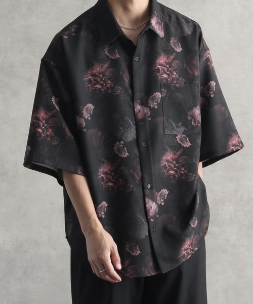 welise(ウェライズ)の「【welise/ウェライズ】リッチドレープスムース 総柄 ハーフスリーブ オーバーサイズシャツ(シャツ/ブラウス・メンズ・ブラウン系その他3/ホワイト系その他/グレー系その他2/ブラック系その他/ブラウン系その他2/ブラック系その他2/ブラック×レッド/ブラウン系その他/グレー系その他/ブラック系その他3/ホワイト系その他2/ブラック×グレー/ブラウン系その他4/ホワイト系その他3/ブラウン系その他5/ブラウン系その他6/ブラック×ブルー/ブラック系その他4・S/M/L)」の6枚目の写真