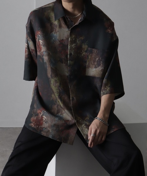 welise(ウェライズ)の「【welise/ウェライズ】リッチドレープスムース 総柄 ハーフスリーブ オーバーサイズシャツ(シャツ/ブラウス・メンズ・ブラウン系その他3/ホワイト系その他/グレー系その他2/ブラック系その他/ブラウン系その他2/ブラック系その他2/ブラック×レッド/ブラウン系その他/グレー系その他/ブラック系その他3/ホワイト系その他2/ブラック×グレー/ブラウン系その他4/ホワイト系その他3/ブラウン系その他5/ブラウン系その他6/ブラック×ブルー/ブラック系その他4・S/M/L)」の10枚目の写真