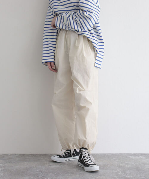 fredy emue（フレディエミュ）の「パラシュートパンツ（その他パンツ・レディース・アイボリー/カーキ・38）」の5枚目の写真