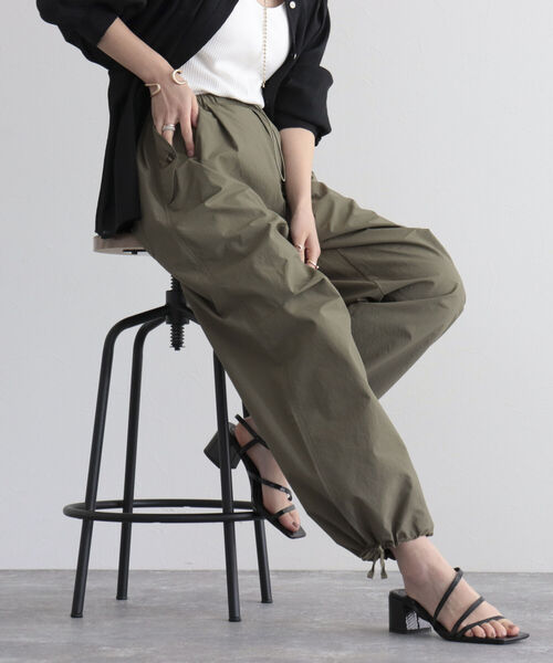 fredy emue（フレディエミュ）の「パラシュートパンツ（その他パンツ・レディース・アイボリー/カーキ・38）」の10枚目の写真